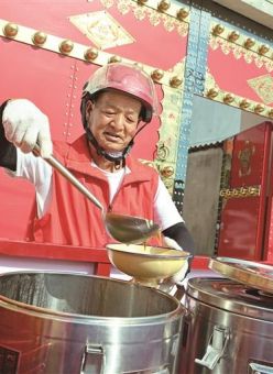 桑榆未晚，爱在身边 ——走近三秦基层养老从业者